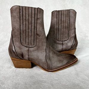 NWOT Arider Girl Boots